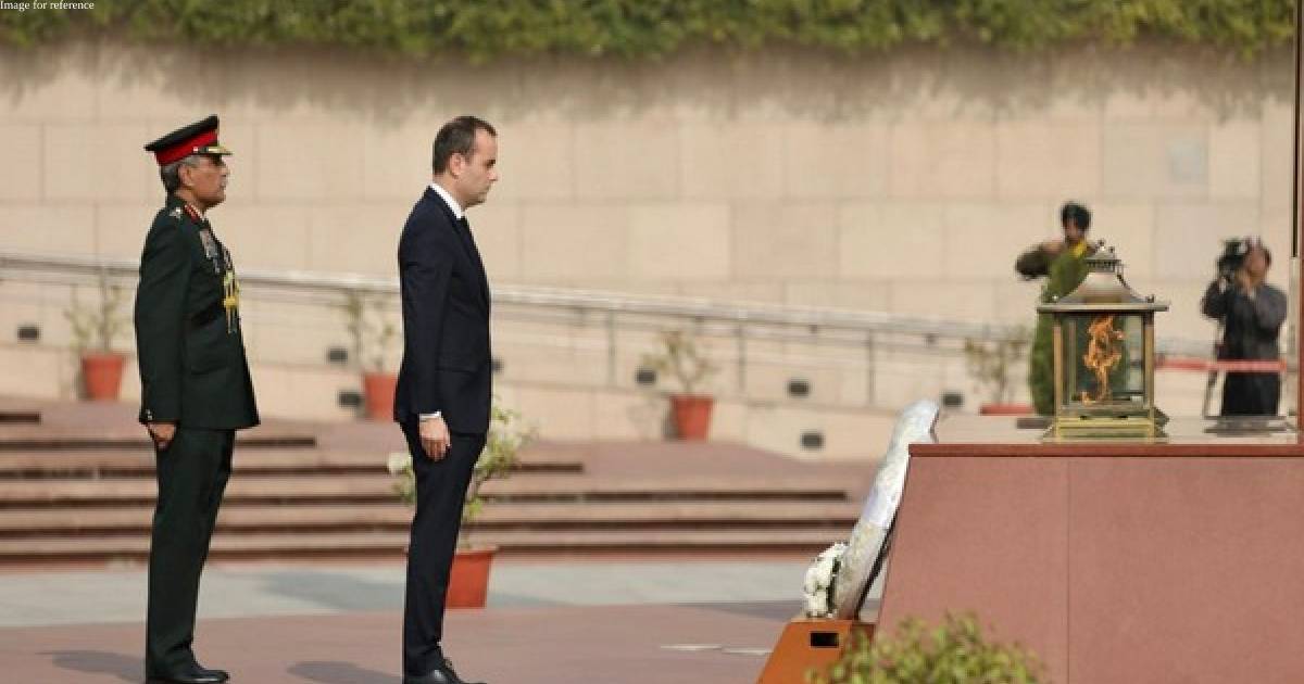 Visiting French Defence Minister lays wreath at National War Memorial